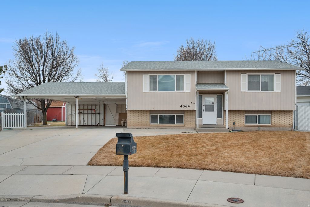 Photo of 4064 W AQUARIUS CIR S, Salt Lake City, UT 84118 (MLS # 2136813)