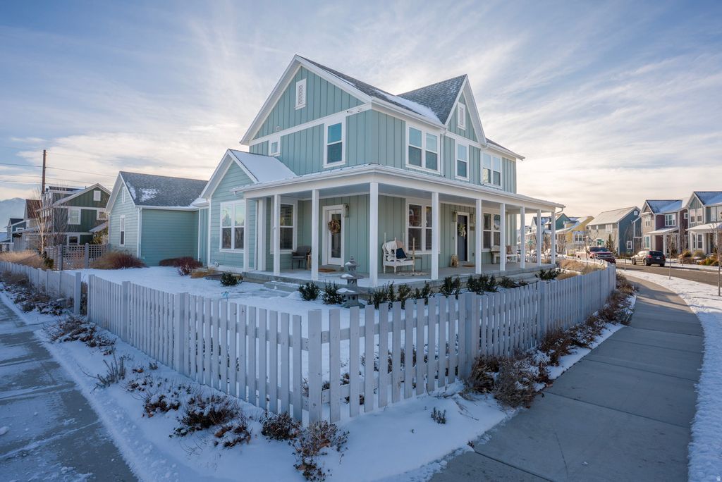 Photo of 11571 S SKYWARD RD W, South Jordan, UT 84009 (MLS # 2129975)