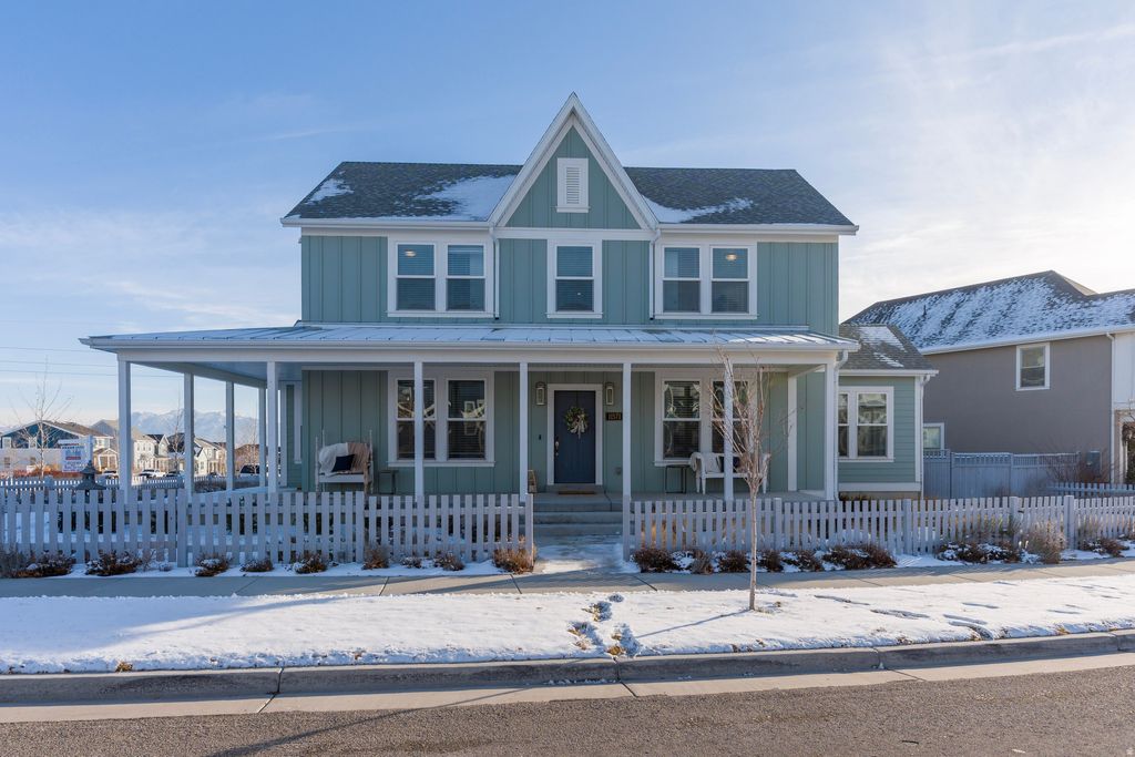 Photo of 11571 S SKYWARD RD W, South Jordan, UT 84009 (MLS # 2129975)