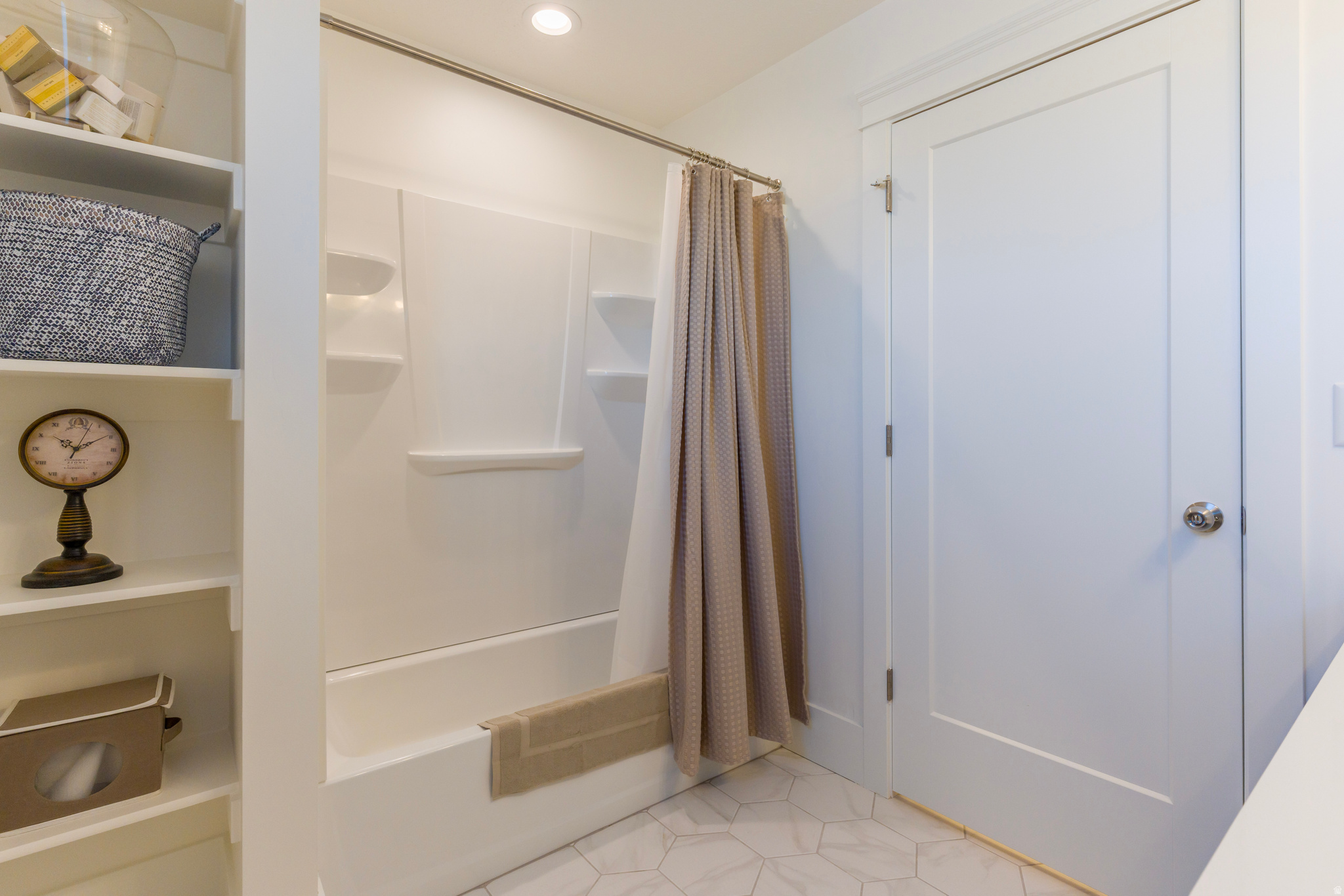 DAYBREAK - Residential