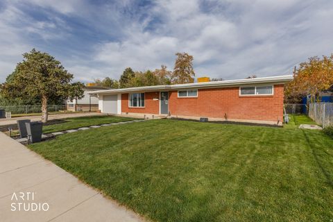 Tiny photo for 1916 W GREGORY DR, Layton, UT 84041 (MLS # 2121617)