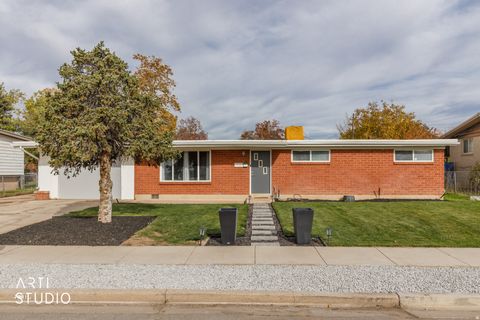 Tiny photo for 1916 W GREGORY DR, Layton, UT 84041 (MLS # 2121617)