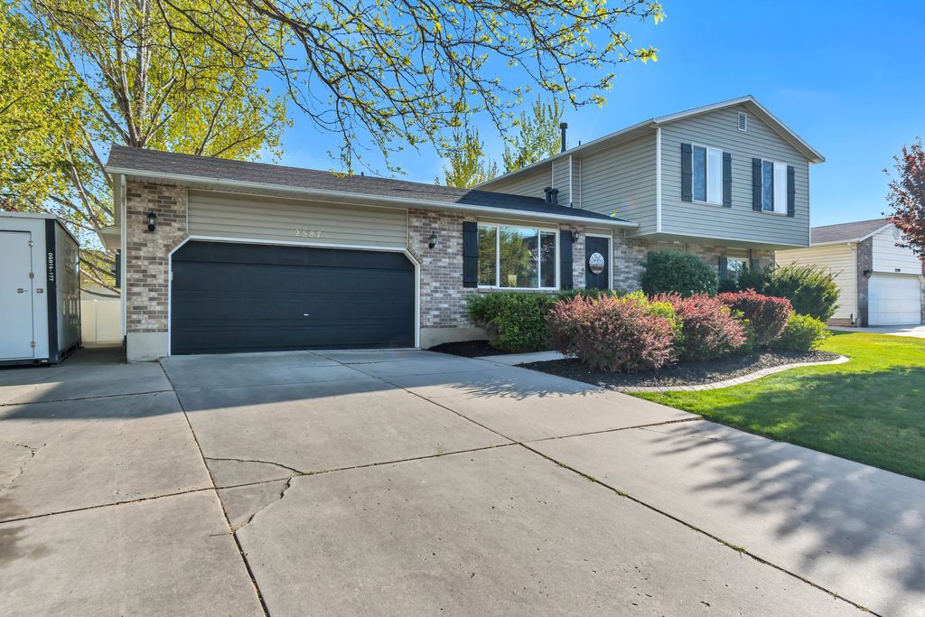 Photo of 2587 SILVER CREEK DR, Riverton, UT 84065 (MLS # 2149141)
