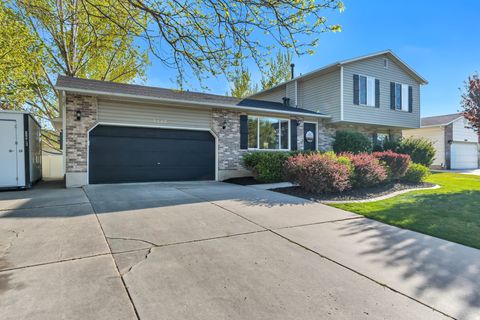 Tiny photo for 2587 SILVER CREEK DR, Riverton, UT 84065 (MLS # 2149141)