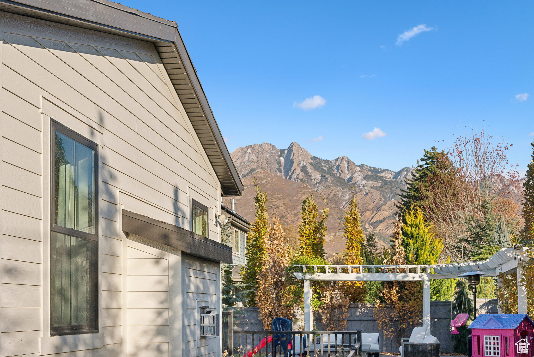 Salt Lake City, Utah 84117, United States, 6 Bedrooms Bedrooms, ,5 BathroomsBathrooms,Residential,Pending,33645