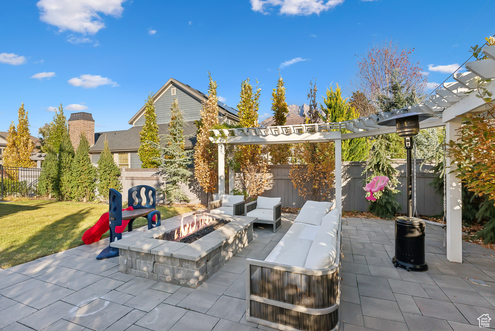 Salt Lake City, Utah 84117, United States, 6 Bedrooms Bedrooms, ,5 BathroomsBathrooms,Residential,Pending,33645