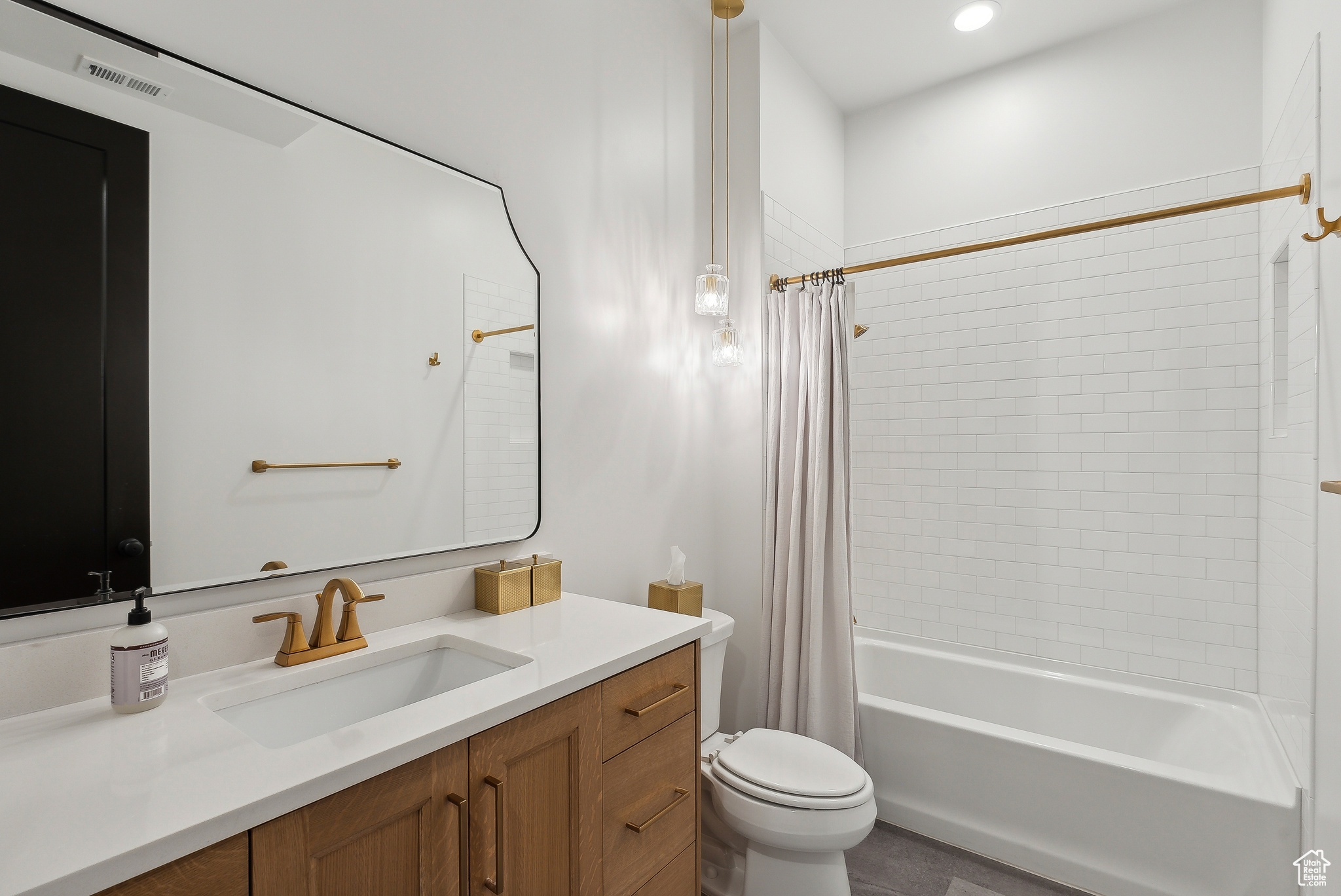 Salt Lake City, Utah 84117, United States, 6 Bedrooms Bedrooms, ,5 BathroomsBathrooms,Residential,Pending,33645