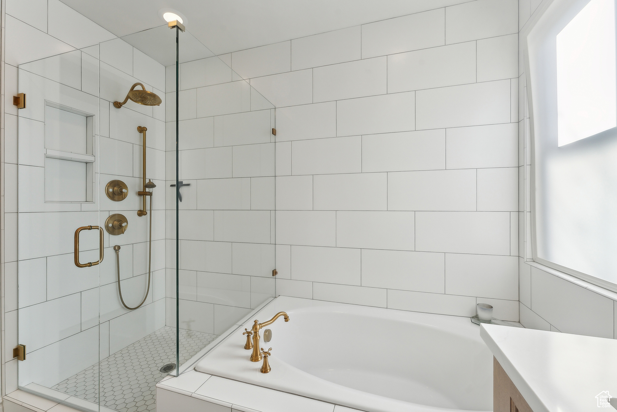 Salt Lake City, Utah 84117, United States, 6 Bedrooms Bedrooms, ,5 BathroomsBathrooms,Residential,Pending,33645