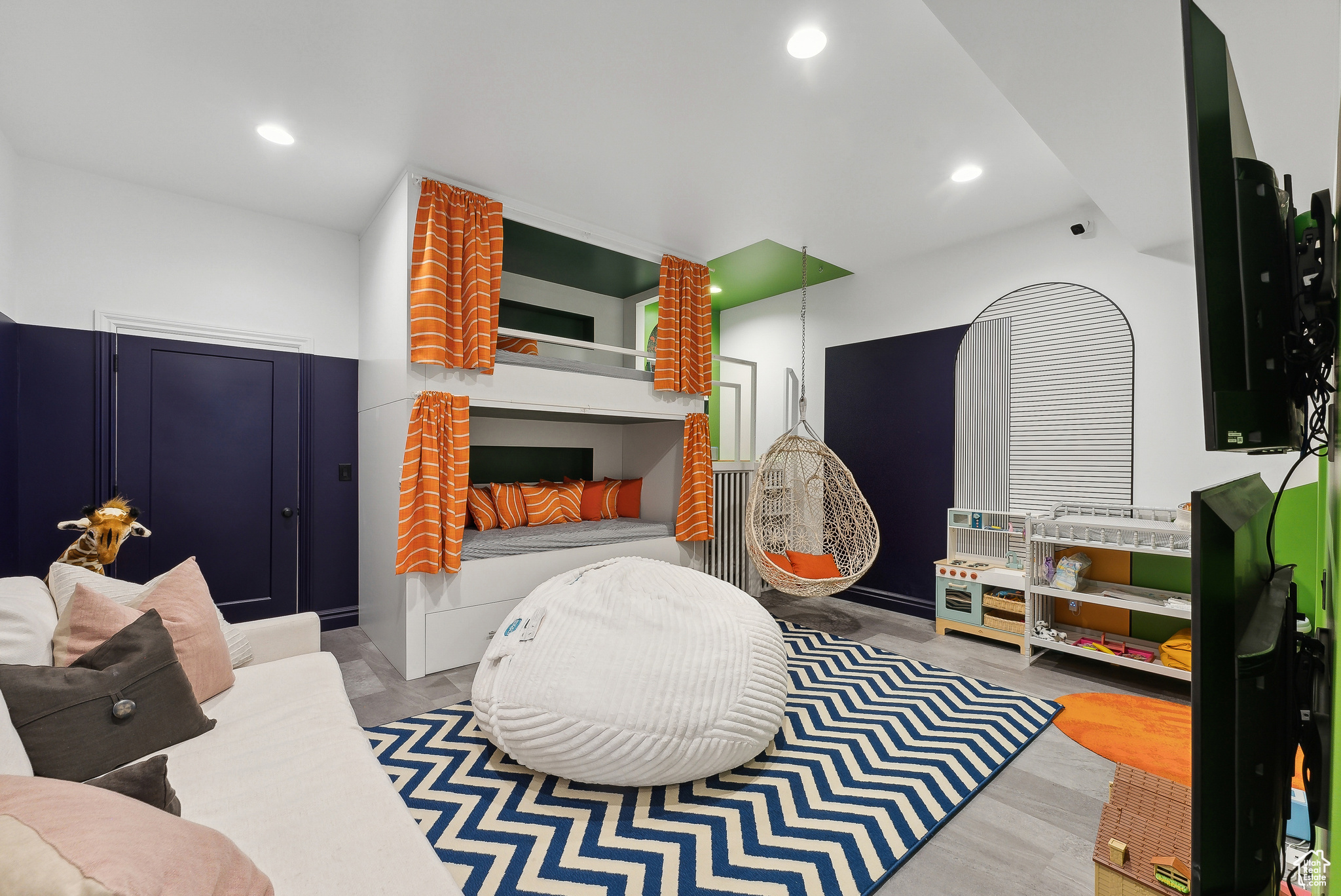 Salt Lake City, Utah 84117, United States, 6 Bedrooms Bedrooms, ,5 BathroomsBathrooms,Residential,Pending,33645