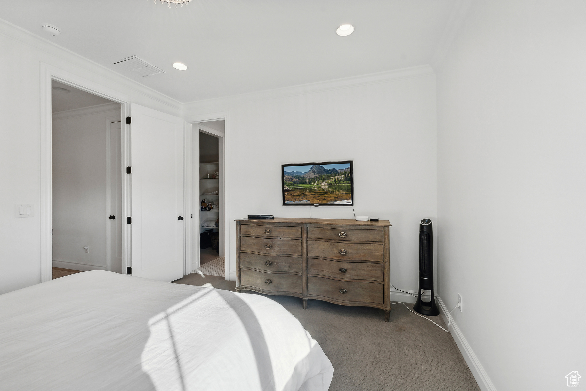 Salt Lake City, Utah 84117, United States, 6 Bedrooms Bedrooms, ,5 BathroomsBathrooms,Residential,Pending,33645