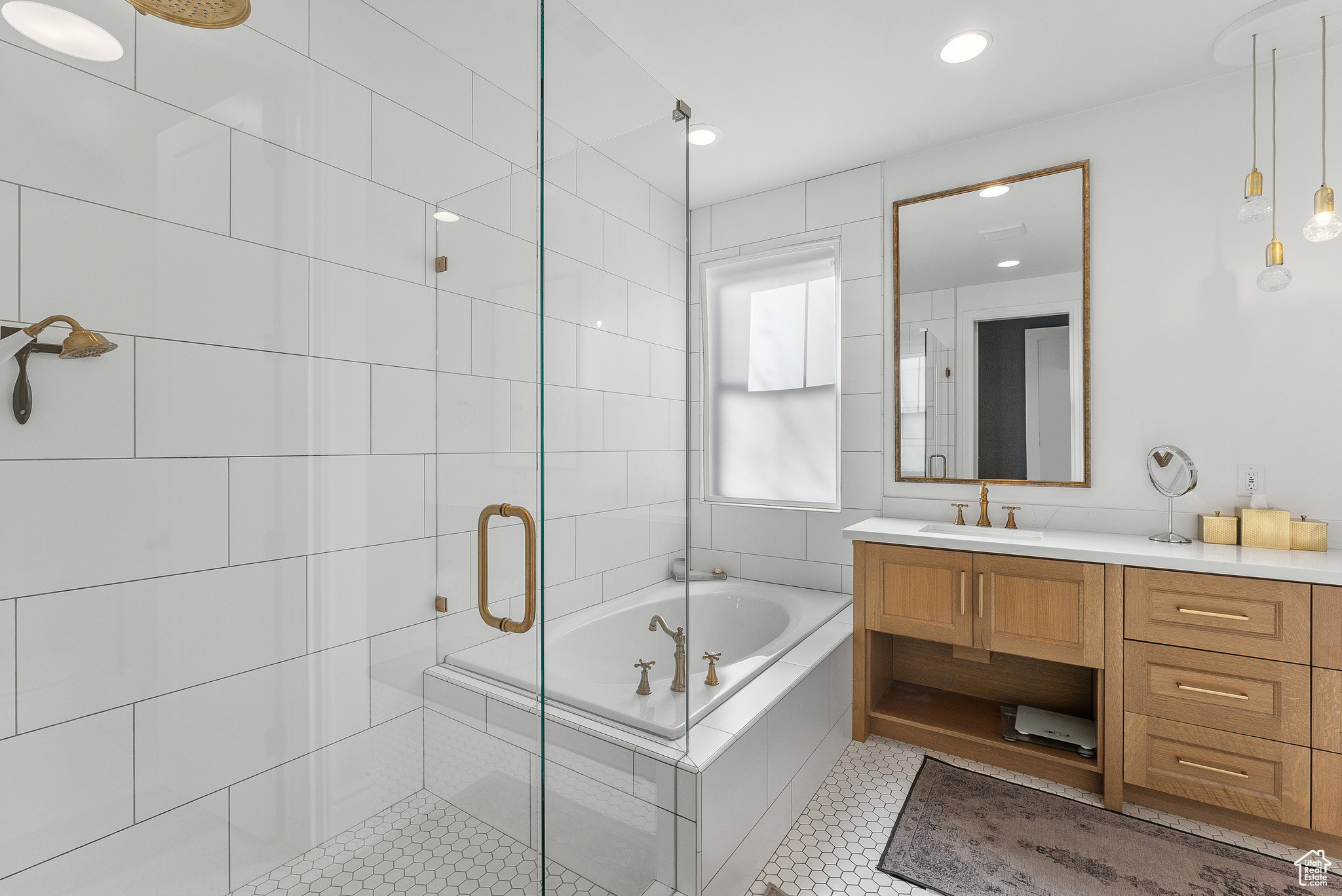 Salt Lake City, Utah 84117, United States, 6 Bedrooms Bedrooms, ,5 BathroomsBathrooms,Residential,Pending,33645