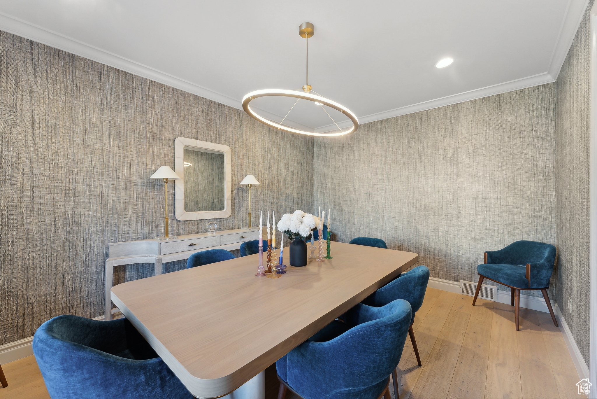 Salt Lake City, Utah 84117, United States, 6 Bedrooms Bedrooms, ,5 BathroomsBathrooms,Residential,Pending,33645