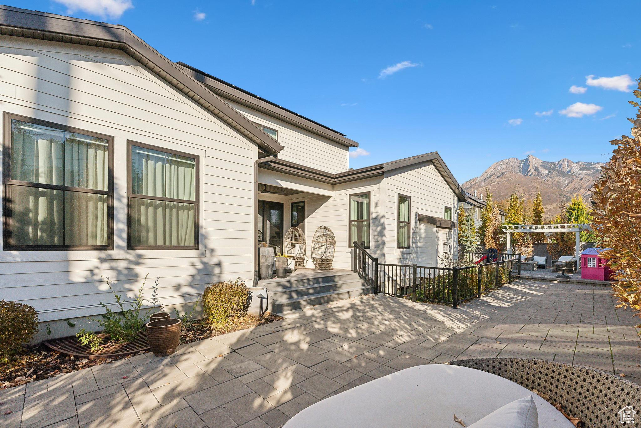 Salt Lake City, Utah 84117, United States, 6 Bedrooms Bedrooms, ,5 BathroomsBathrooms,Residential,Pending,33645