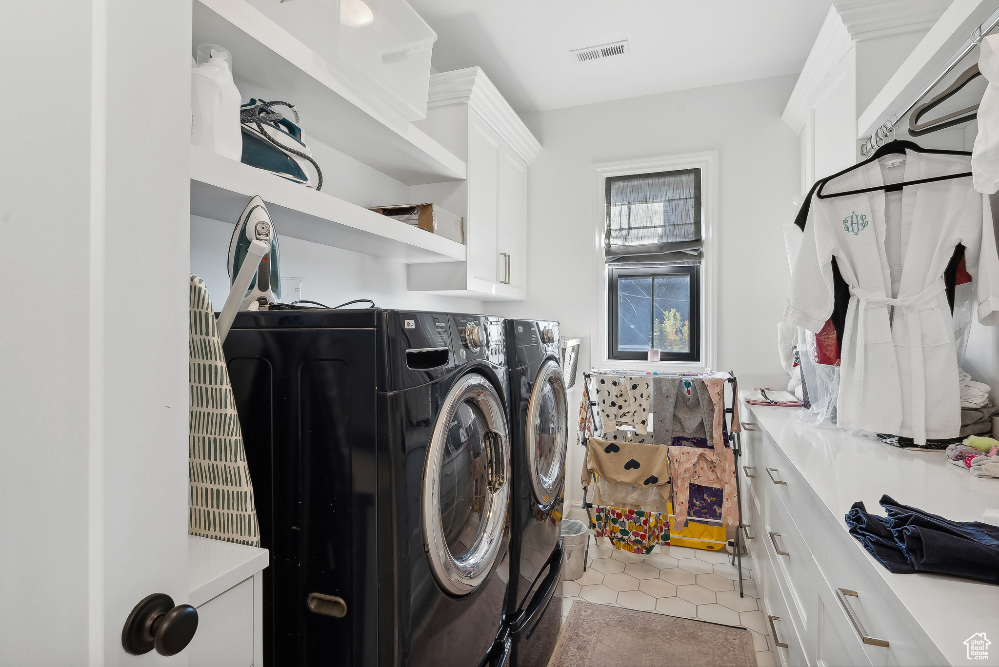 Salt Lake City, Utah 84117, United States, 6 Bedrooms Bedrooms, ,5 BathroomsBathrooms,Residential,Pending,33645