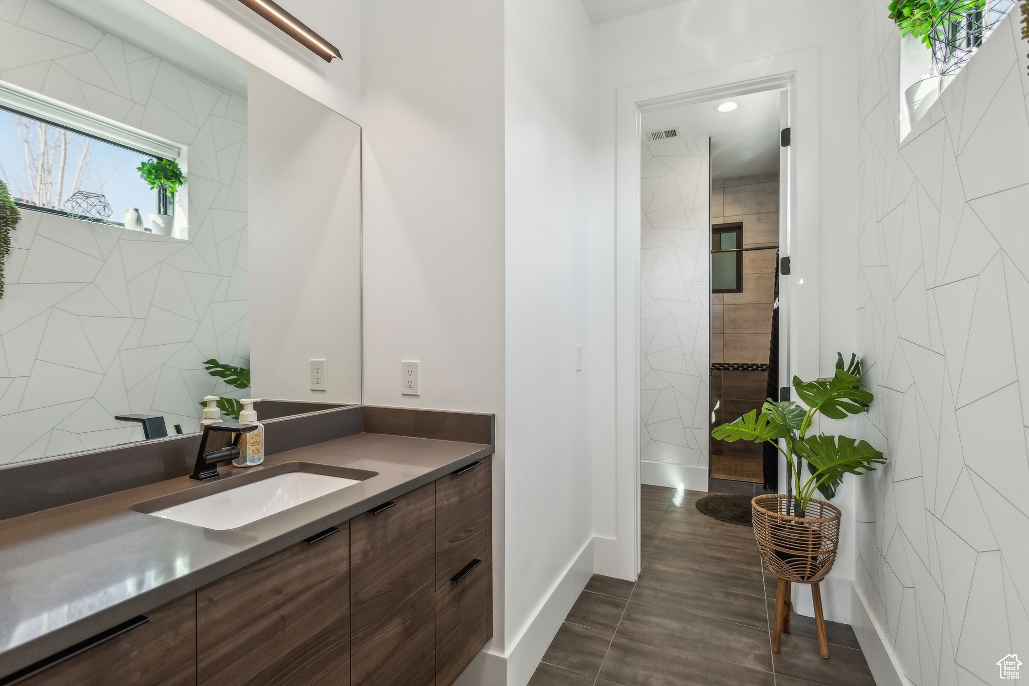 Highland, Utah 84003, United States, 4 Bedrooms Bedrooms, ,4 BathroomsBathrooms,Residential,Pending,110879