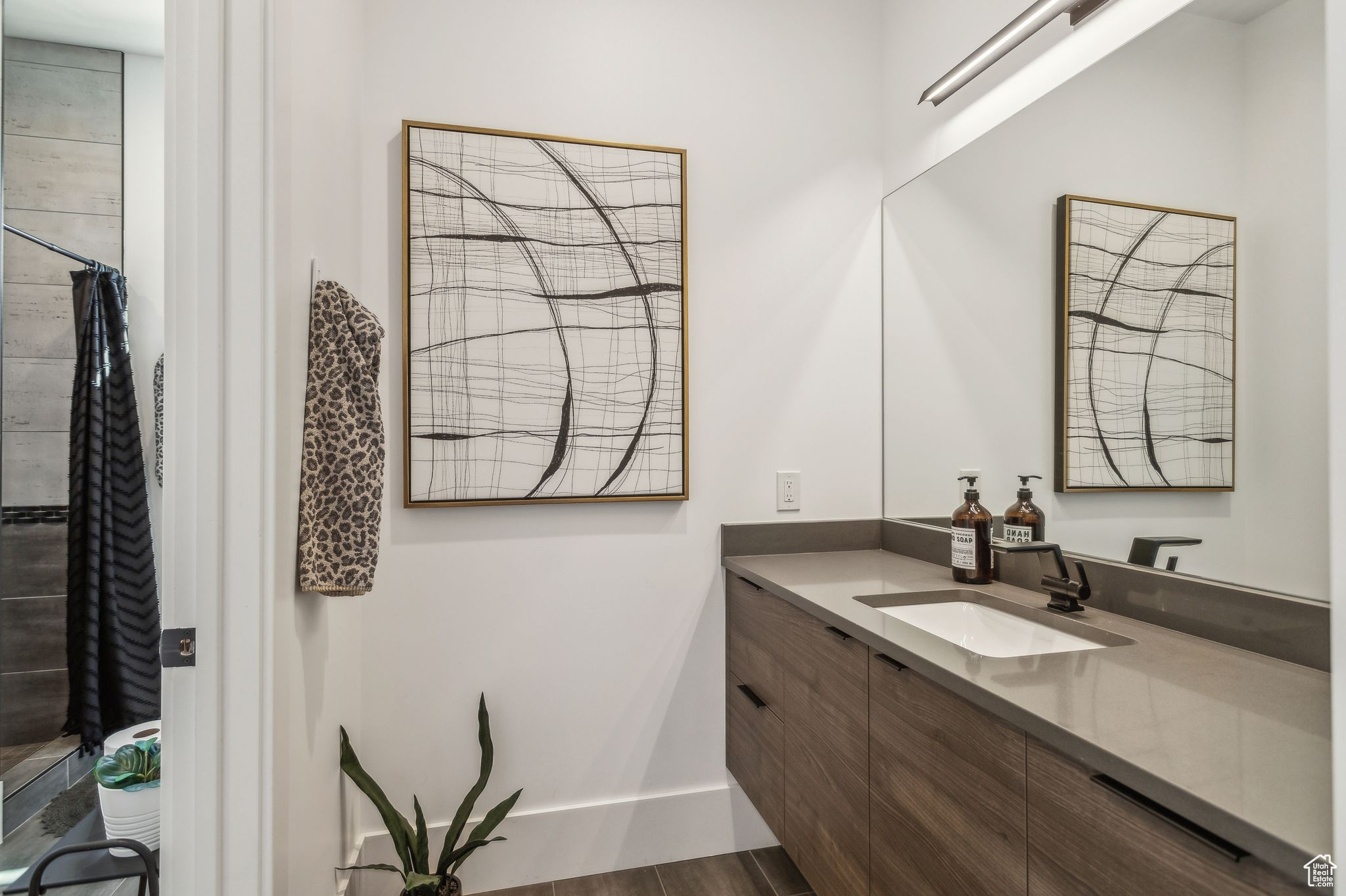 Highland, Utah 84003, United States, 4 Bedrooms Bedrooms, ,4 BathroomsBathrooms,Residential,Pending,110879