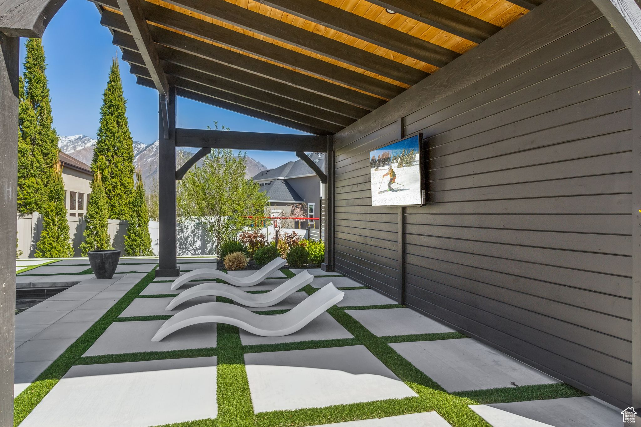 Highland, Utah 84003, United States, 4 Bedrooms Bedrooms, ,4 BathroomsBathrooms,Residential,Pending,110879