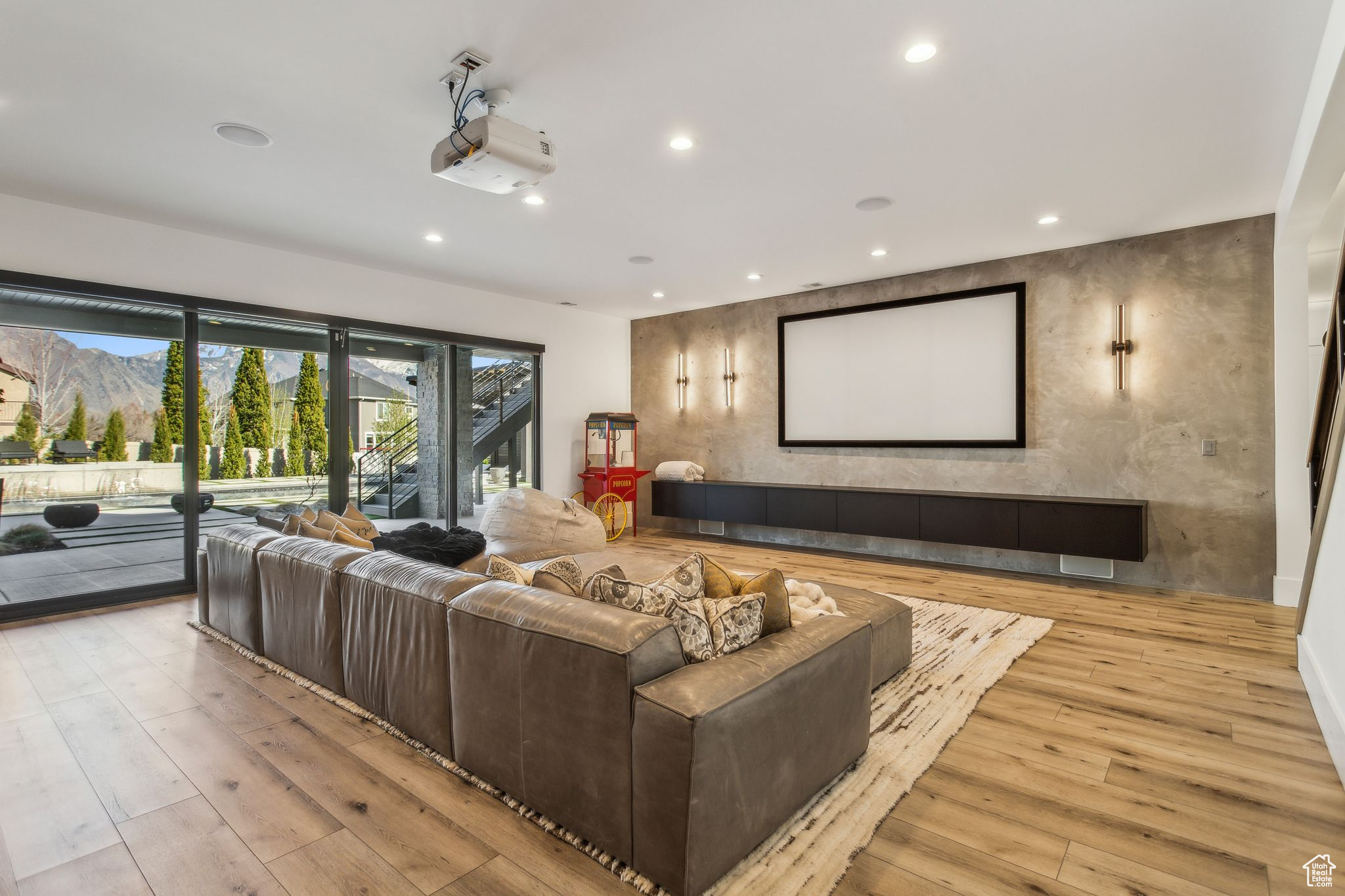 Highland, Utah 84003, United States, 4 Bedrooms Bedrooms, ,4 BathroomsBathrooms,Residential,Pending,110879