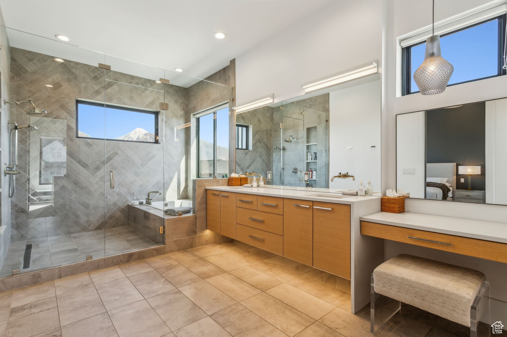 Highland, Utah 84003, United States, 4 Bedrooms Bedrooms, ,4 BathroomsBathrooms,Residential,Pending,110879