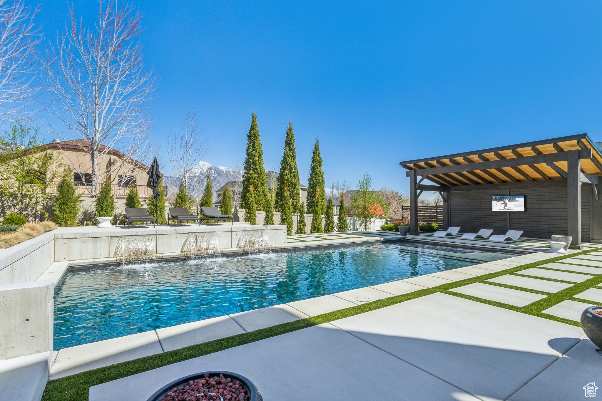 Highland, Utah 84003, United States, 4 Bedrooms Bedrooms, ,4 BathroomsBathrooms,Residential,Pending,110879