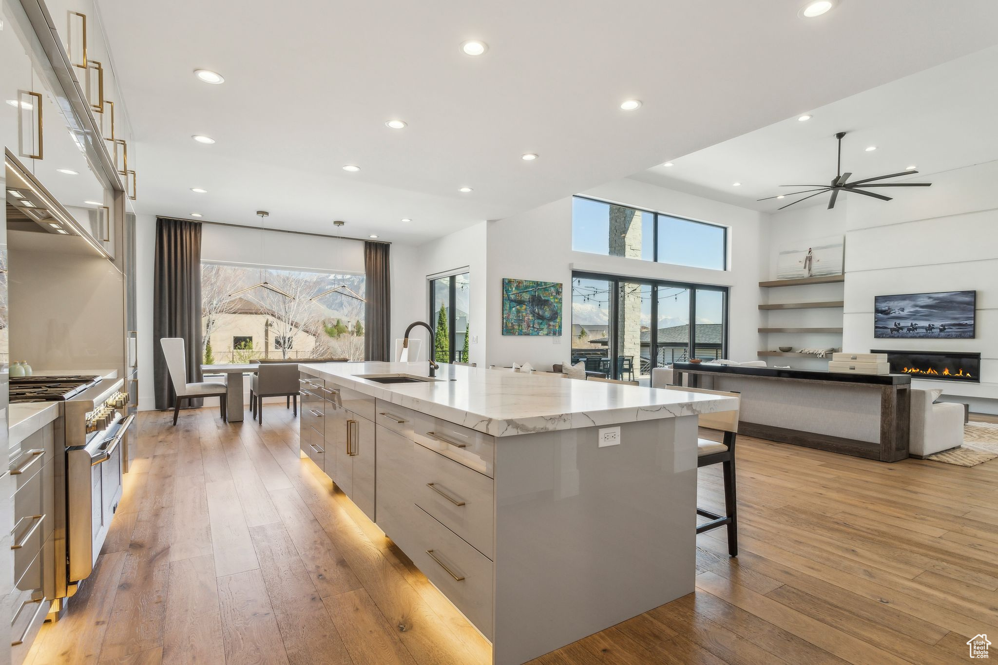 Highland, Utah 84003, United States, 4 Bedrooms Bedrooms, ,4 BathroomsBathrooms,Residential,Pending,110879