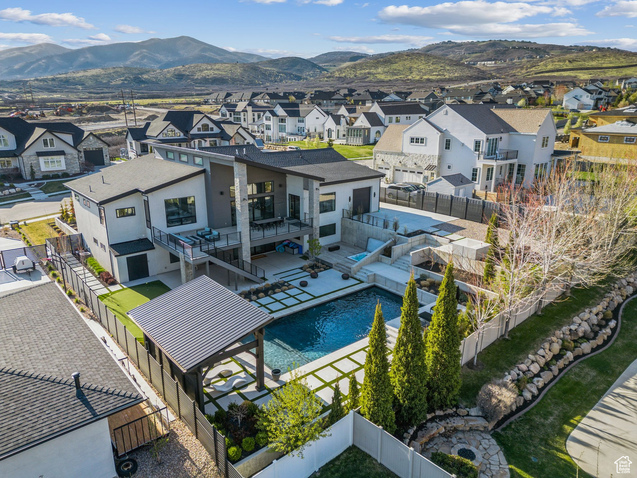 Highland, Utah 84003, United States, 4 Bedrooms Bedrooms, ,4 BathroomsBathrooms,Residential,Pending,110879