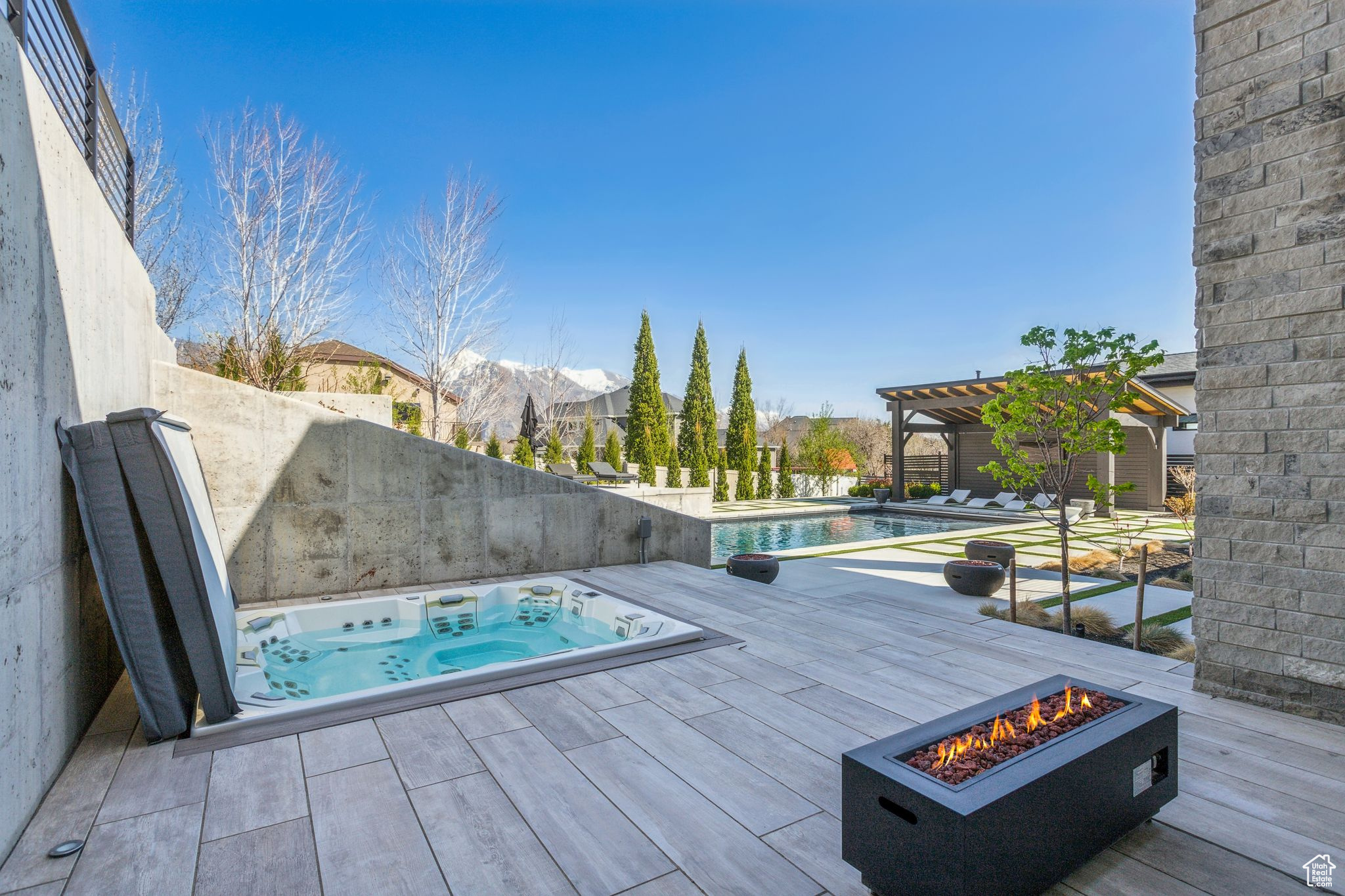 Highland, Utah 84003, United States, 4 Bedrooms Bedrooms, ,4 BathroomsBathrooms,Residential,Pending,110879