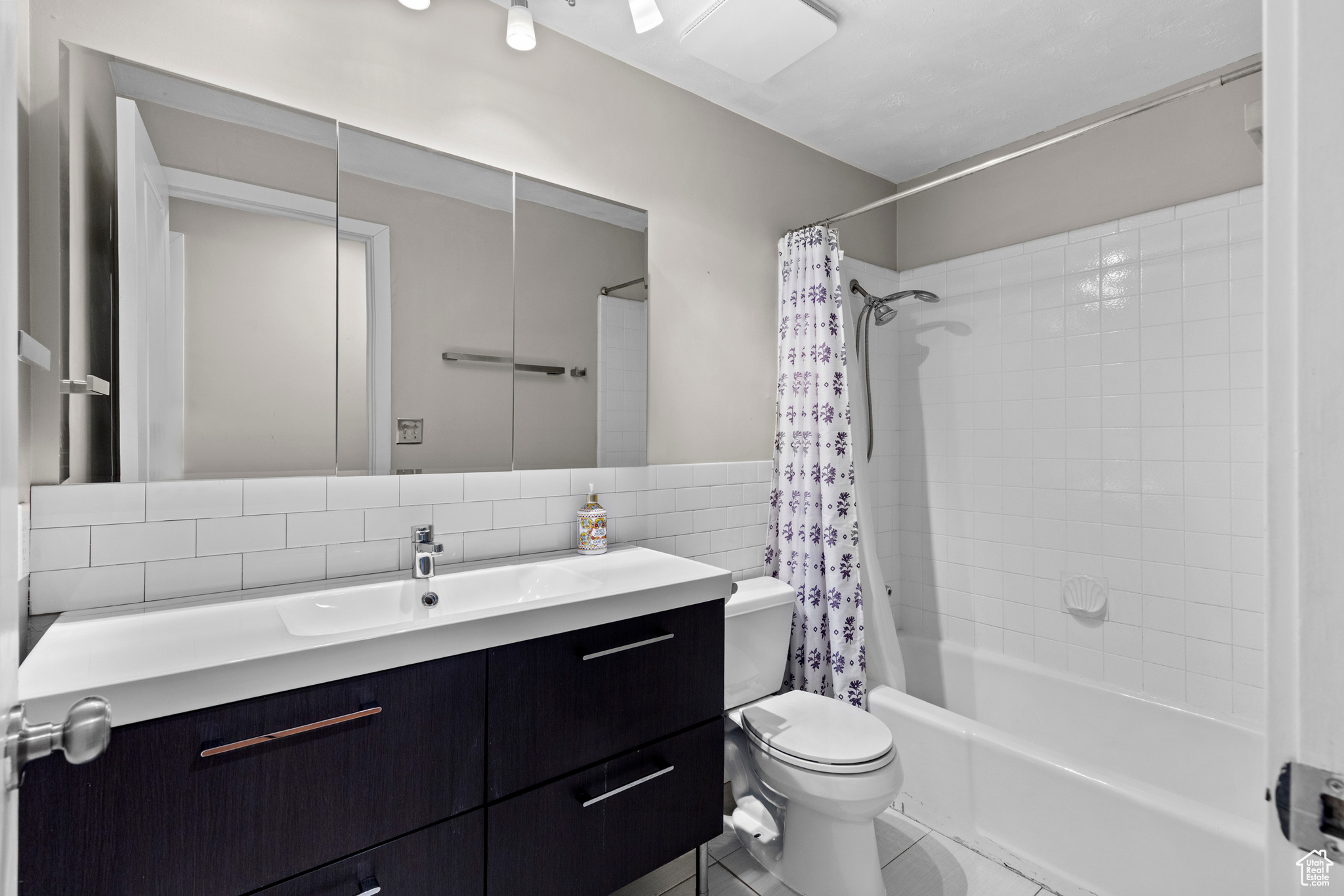 LAKEVIEW ESTATES - Residential