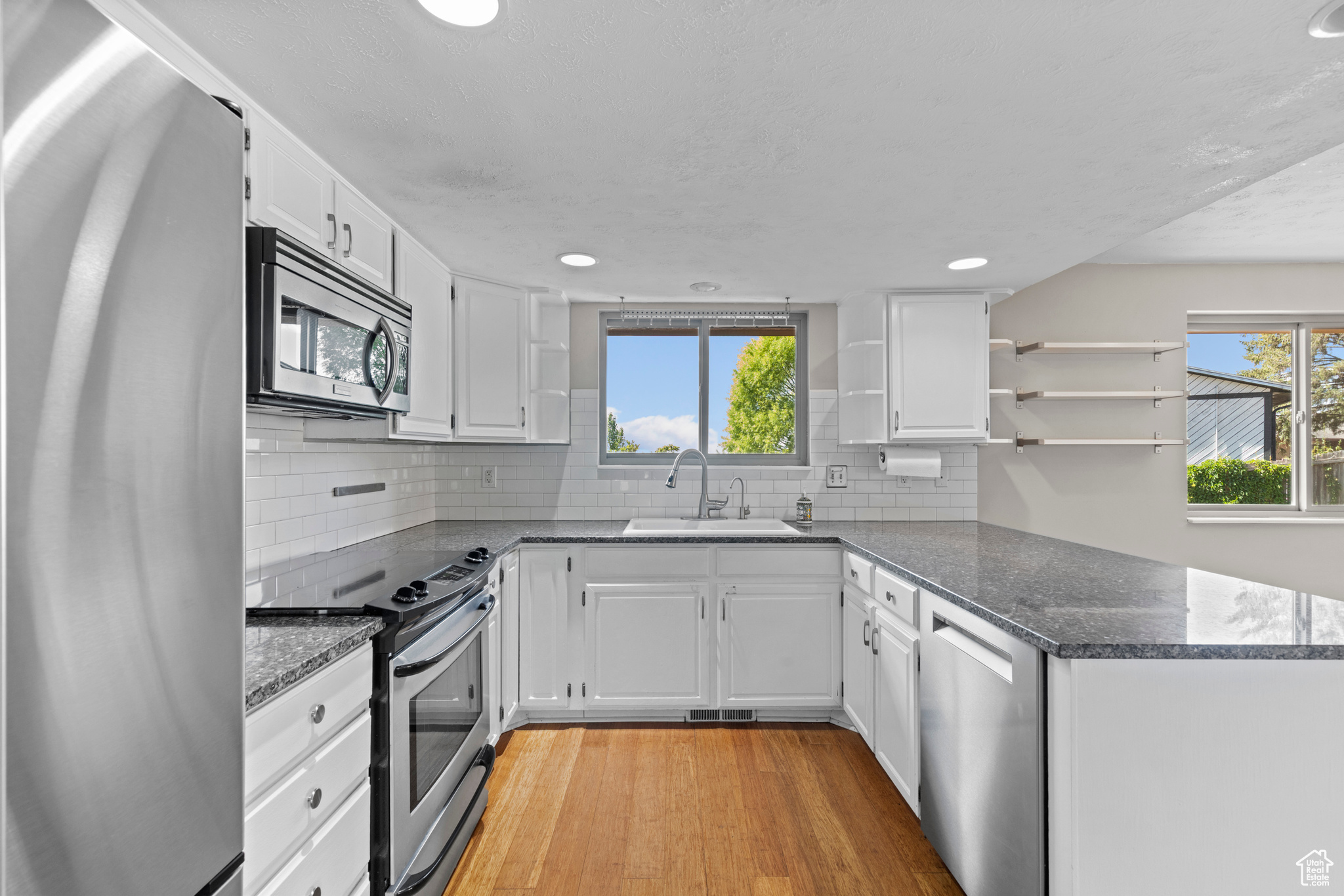 LAKEVIEW ESTATES - Residential