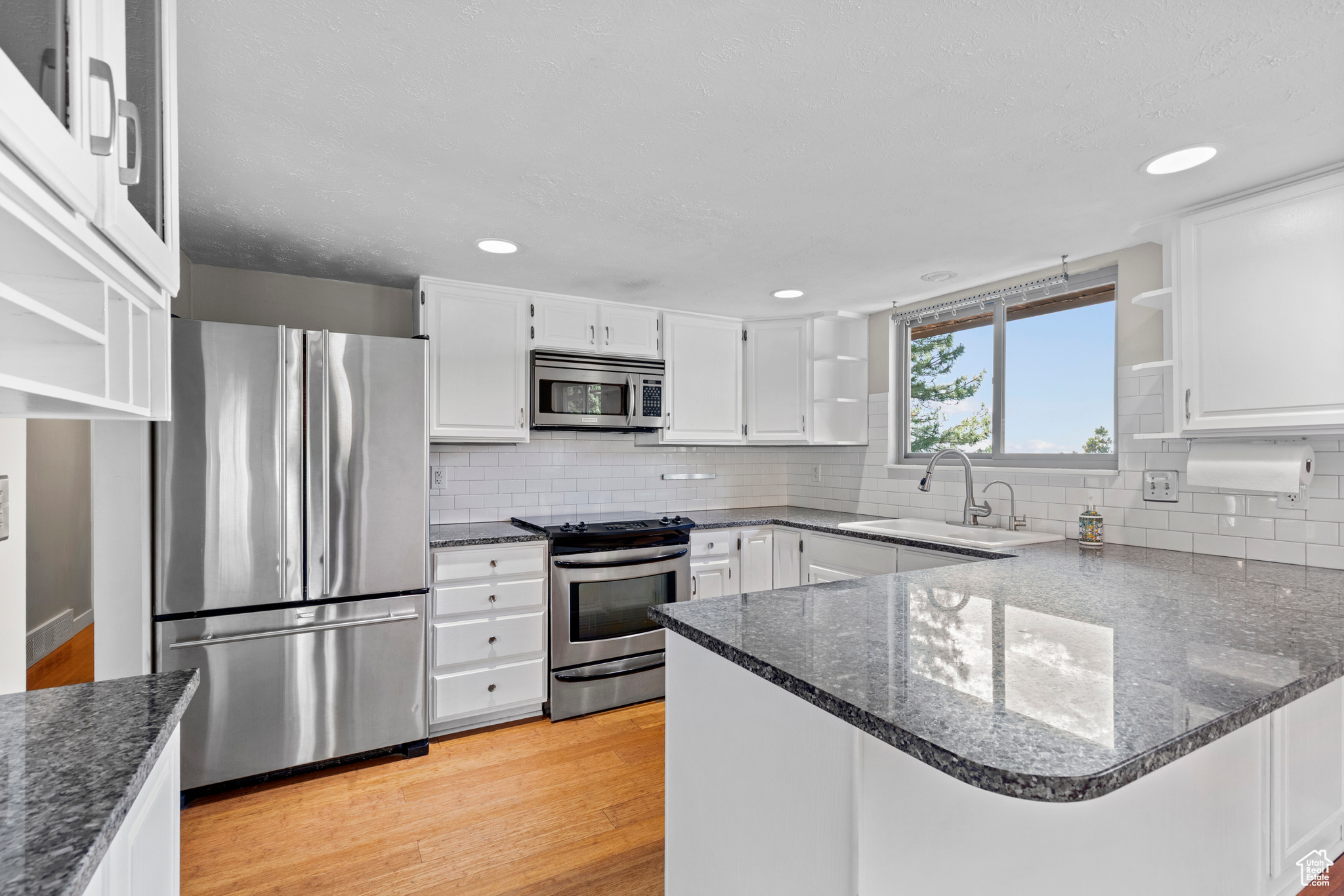 LAKEVIEW ESTATES - Residential