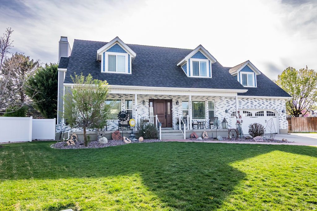 Photo of 5204 S BRIGHT MORNING CIR, Taylorsville, UT 84123 (MLS # 2150866)