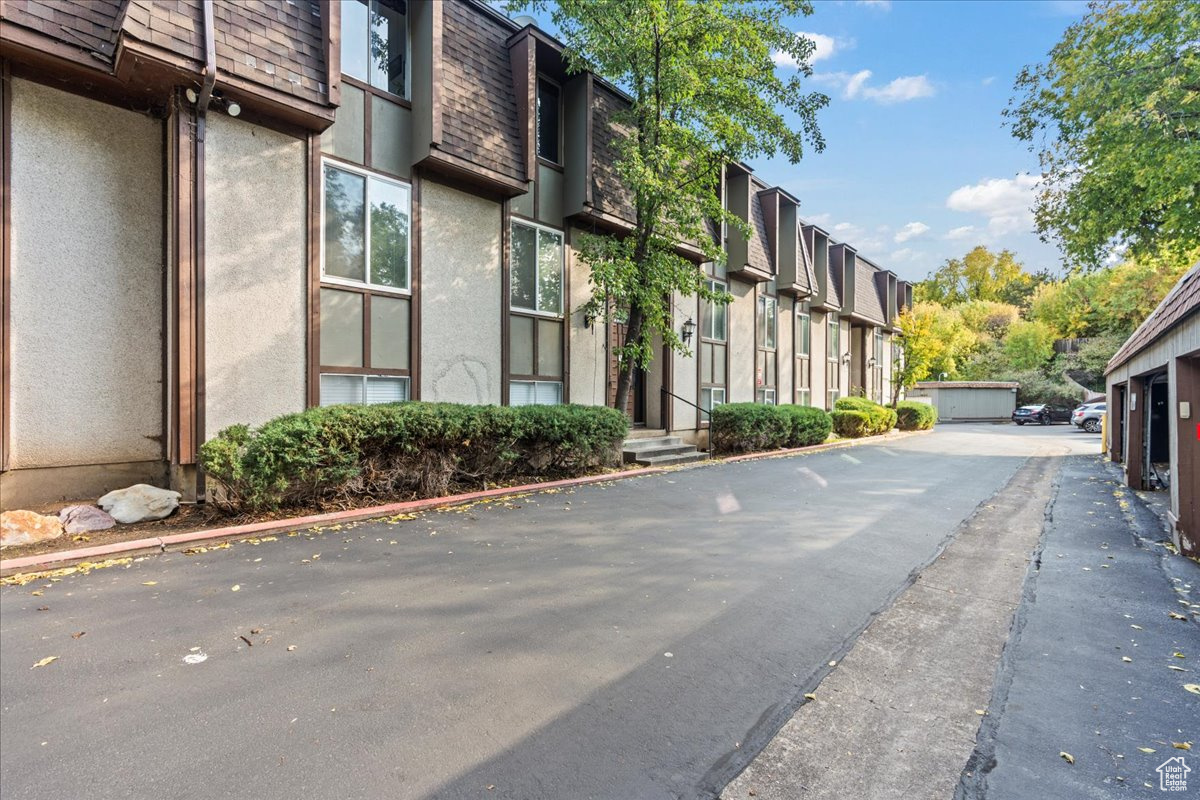 WILLOWS CONDM - Residential