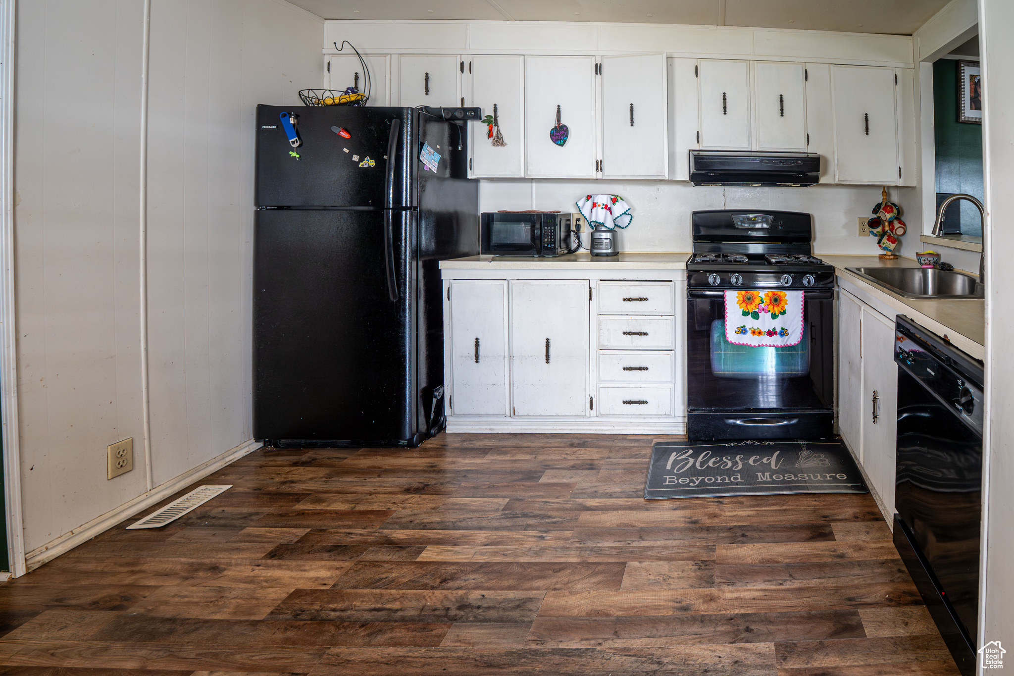 WINDSOR ESTATES - Residential