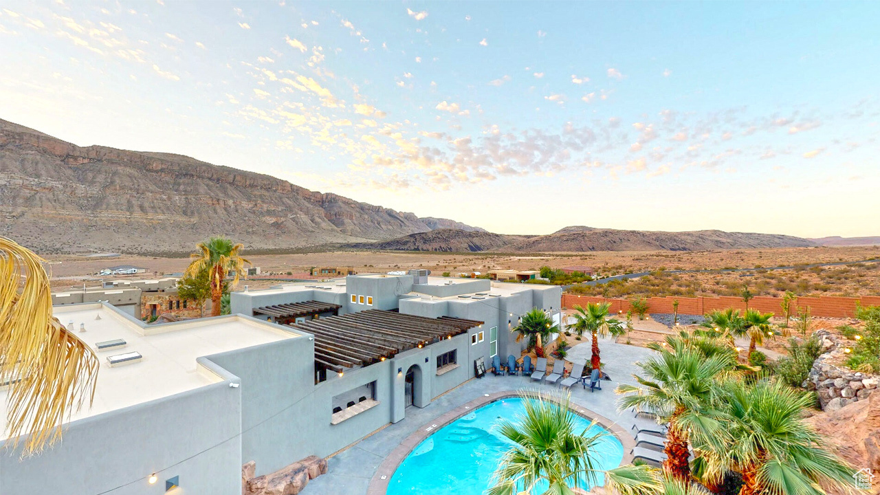 ADOBE HILLS - Residential