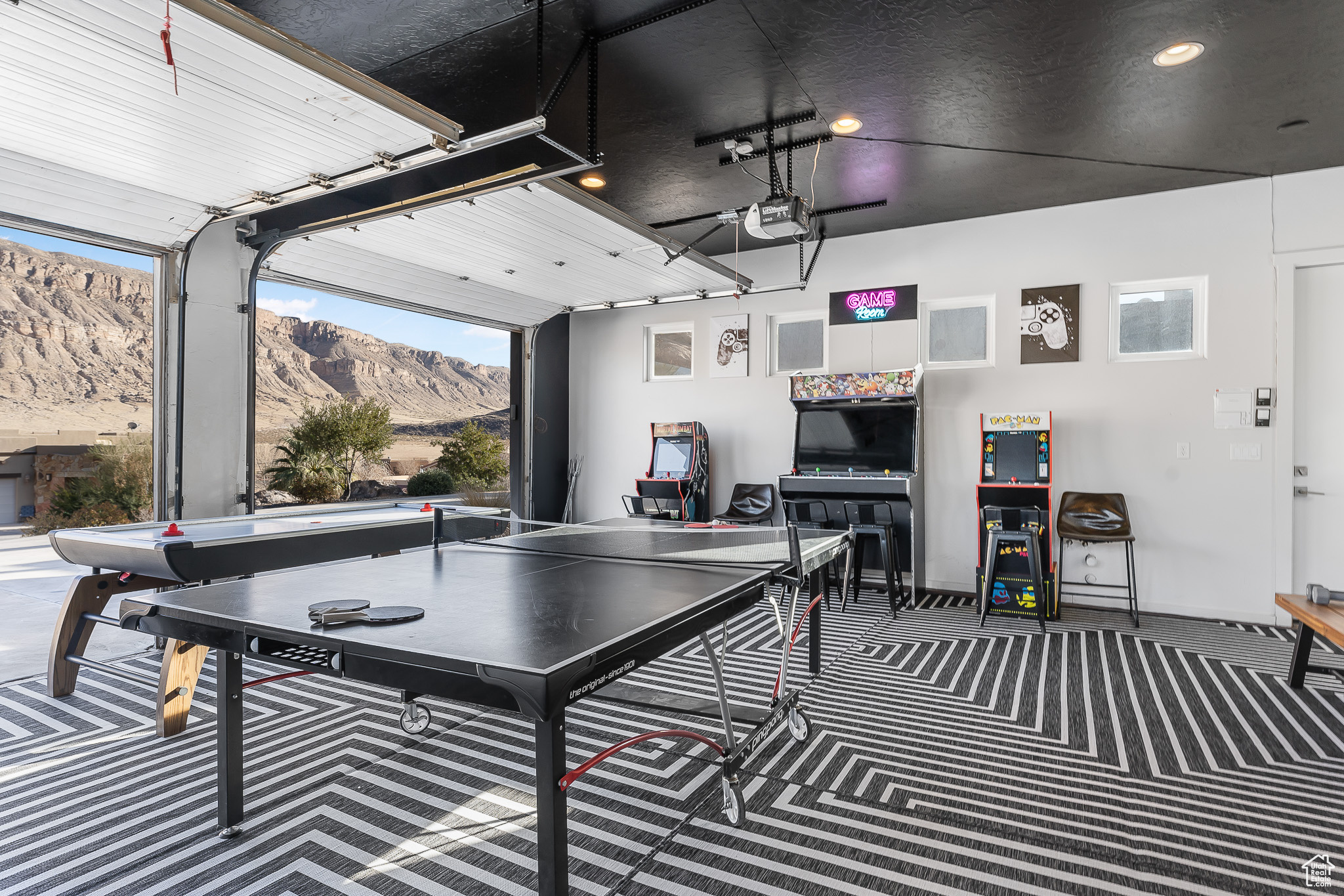 ADOBE HILLS - Residential