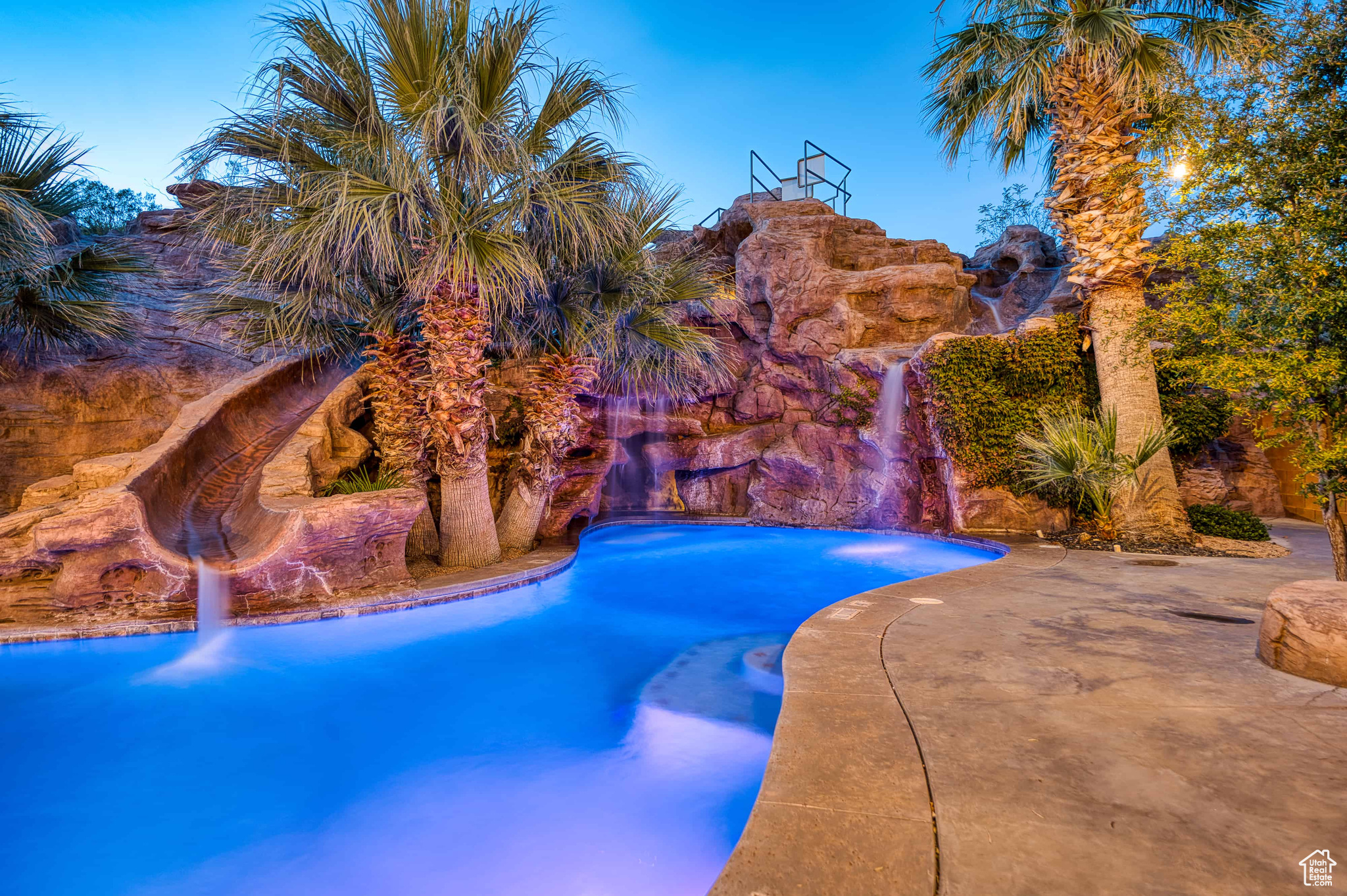 ADOBE HILLS - Residential