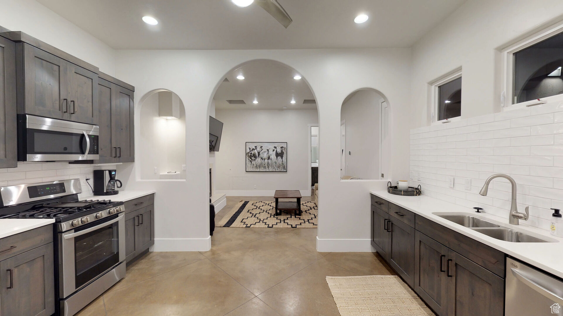 ADOBE HILLS - Residential