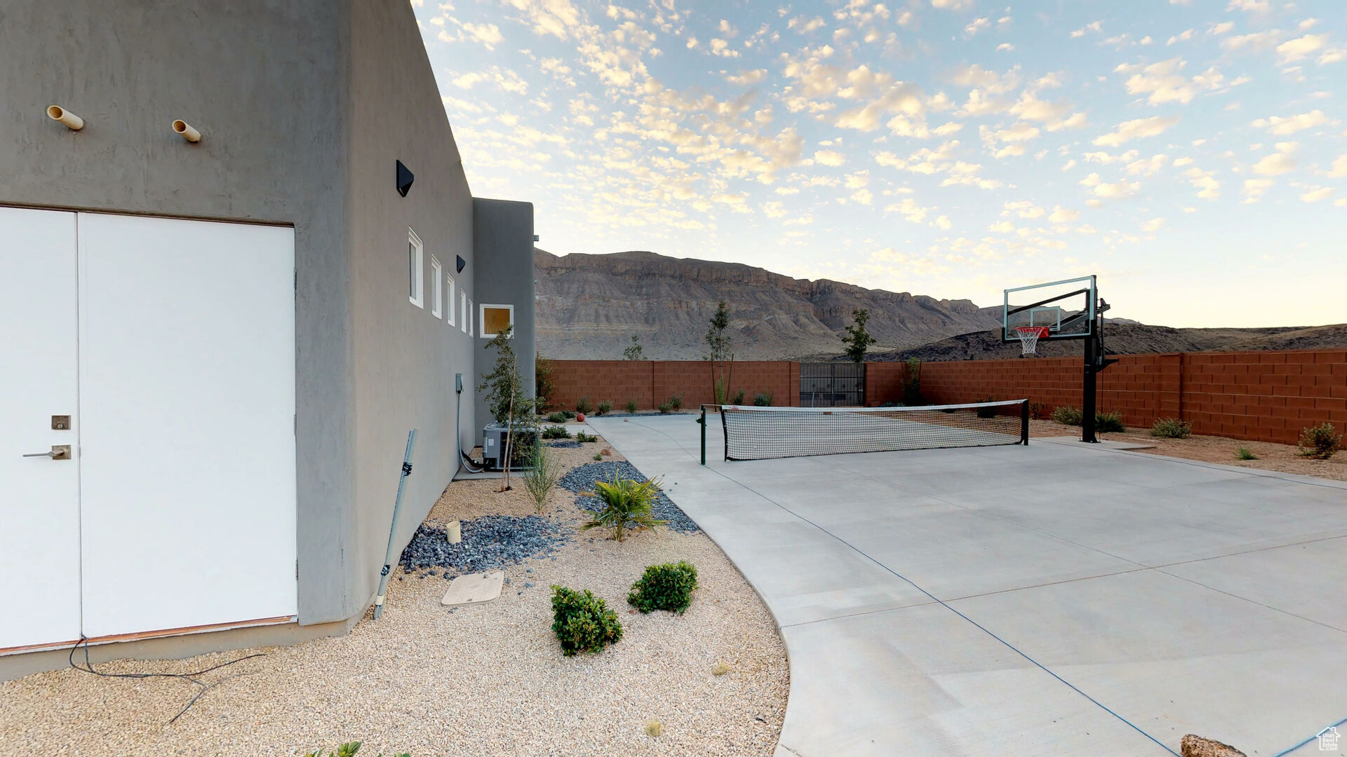 ADOBE HILLS - Residential