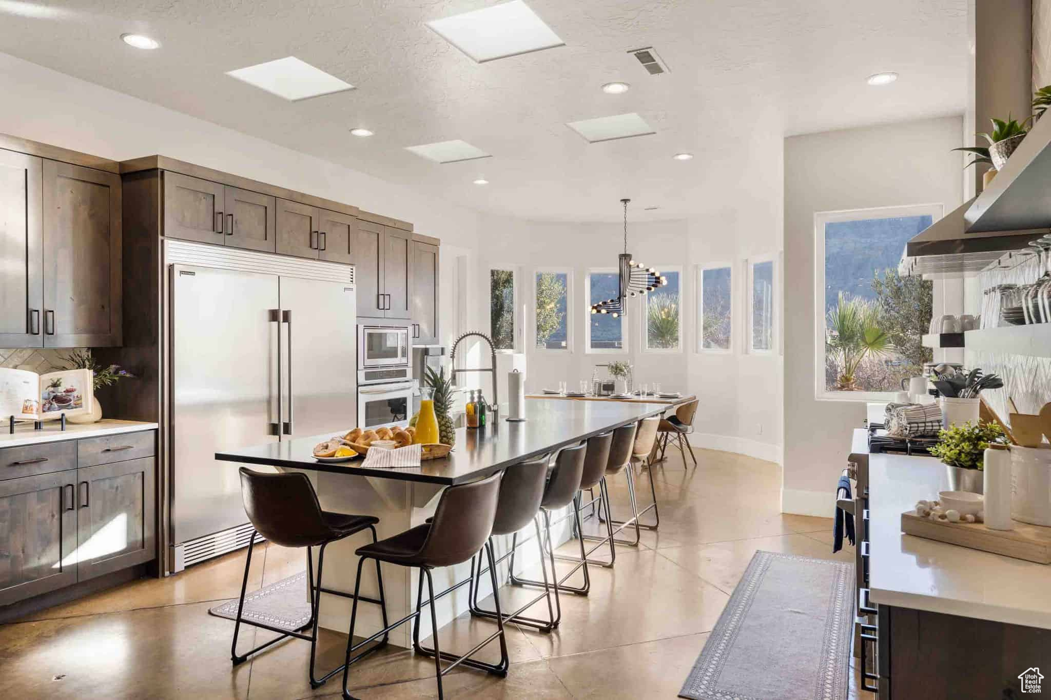 ADOBE HILLS - Residential