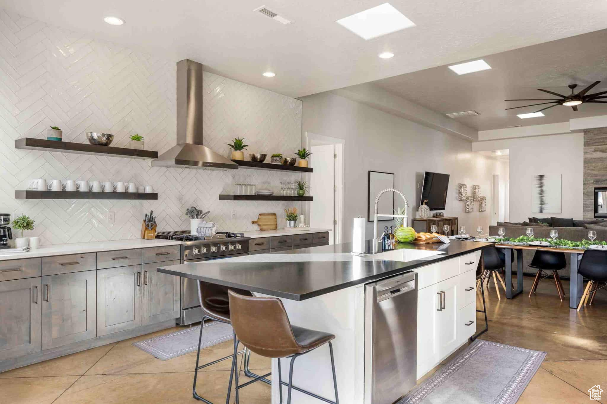 ADOBE HILLS - Residential