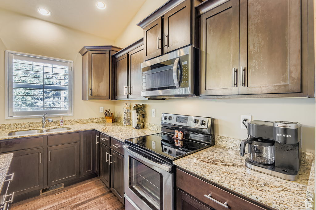 CADEN'S COVE - Residential