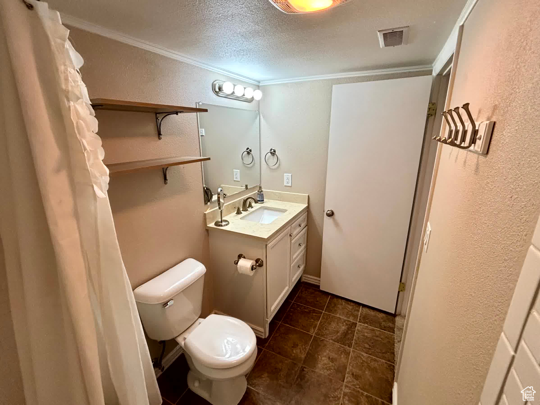 WOOD CREST CONDOMINIUM PHASE 3 - Residential