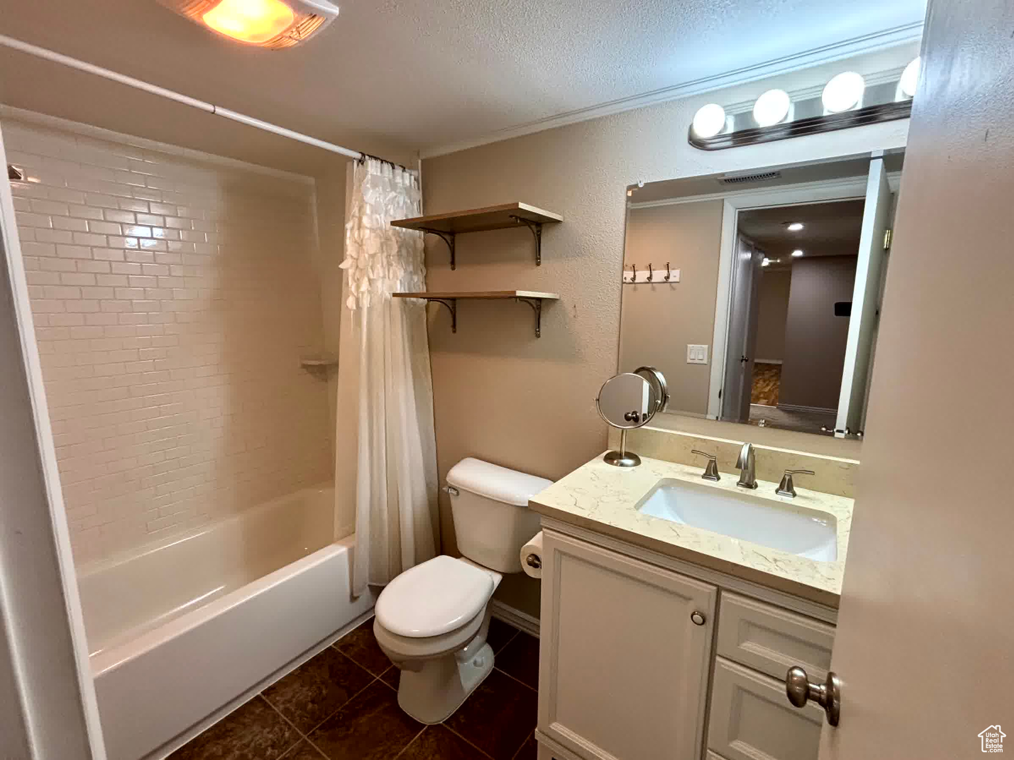 WOOD CREST CONDOMINIUM PHASE 3 - Residential