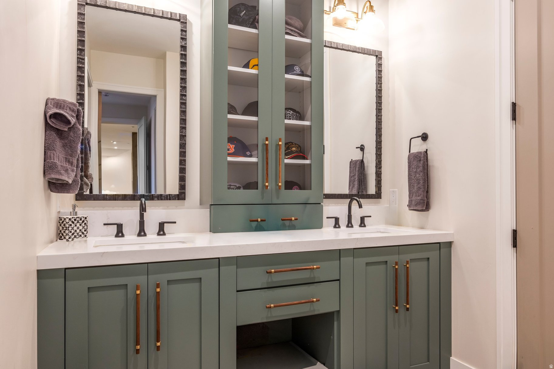 RED LEDGES - Residential