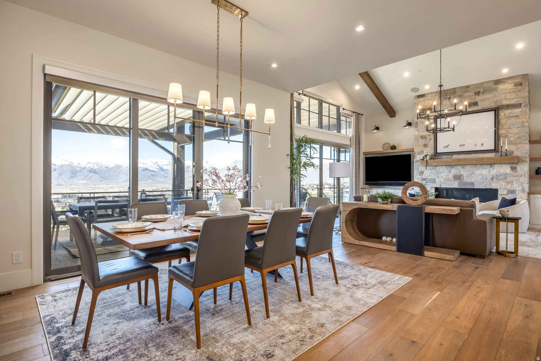 RED LEDGES - Residential