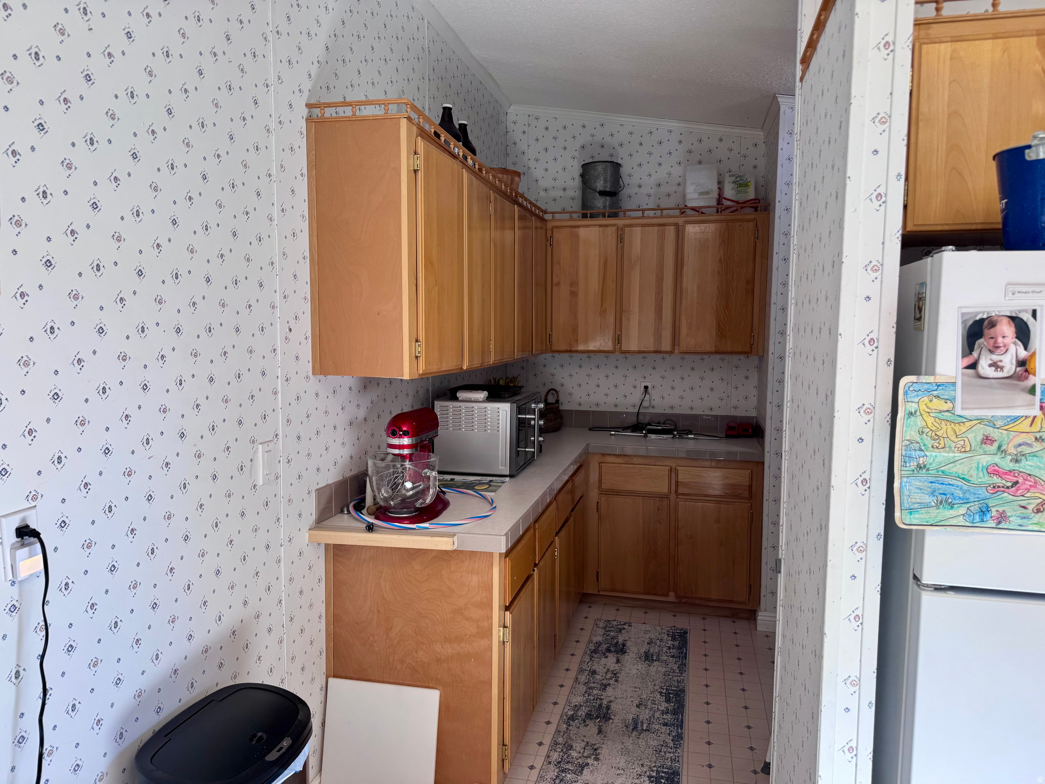 Main image without alt text