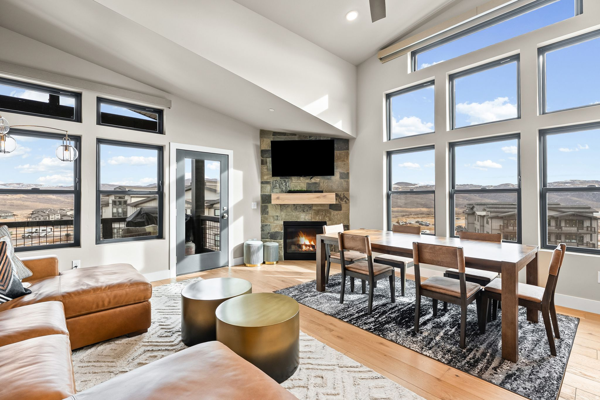 MAYFLOWER LAKESIDE - Residential