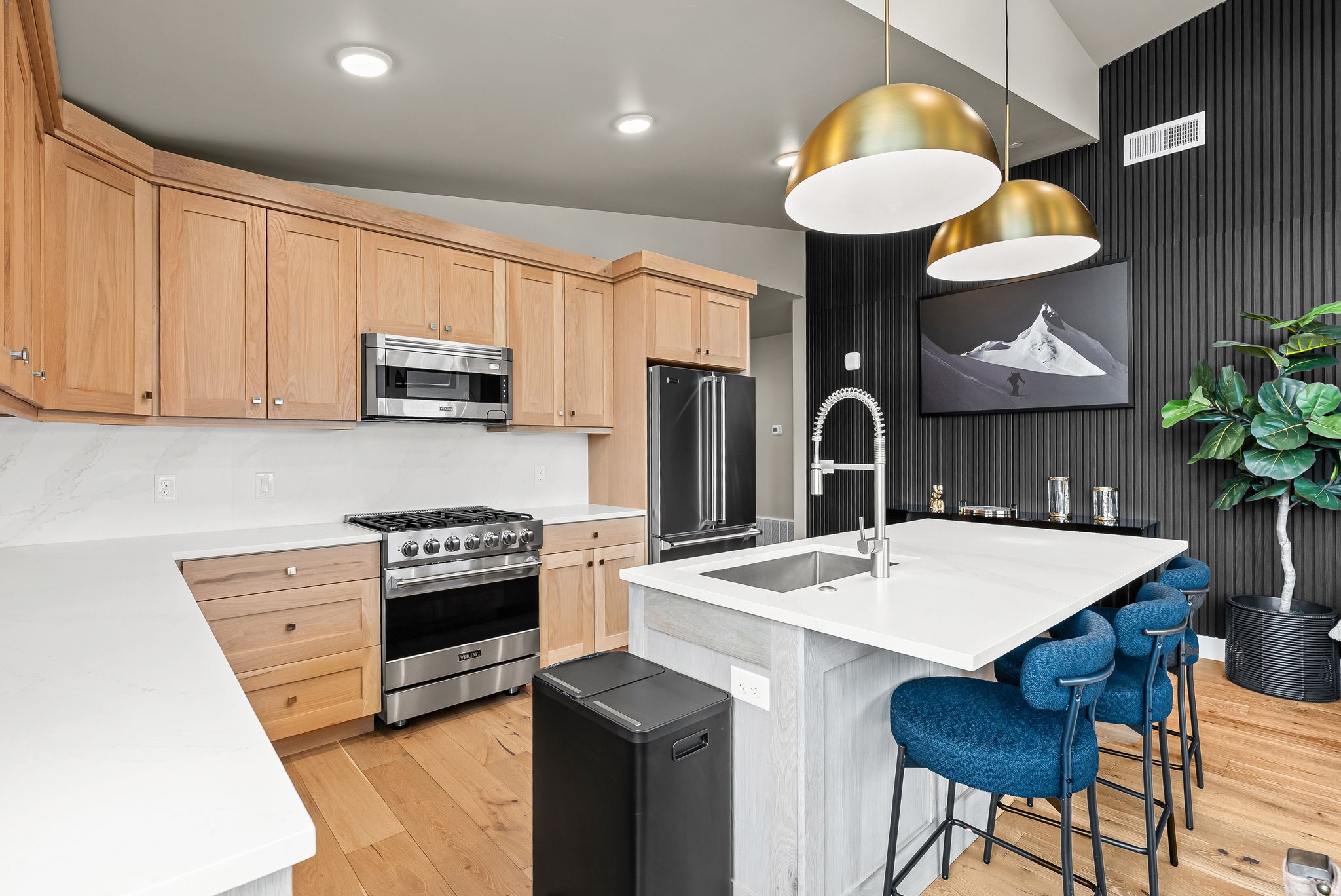 MAYFLOWER LAKESIDE - Residential