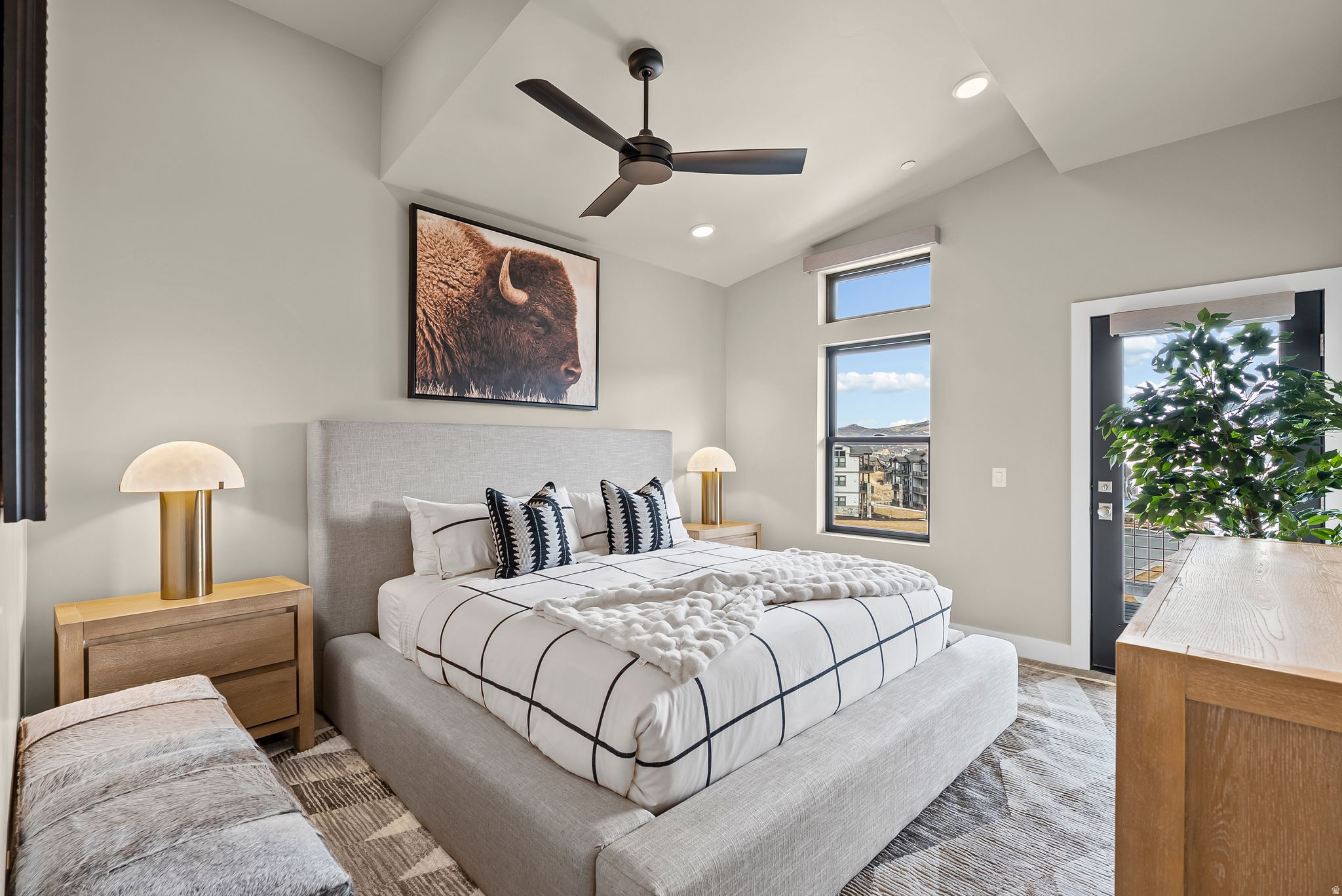 MAYFLOWER LAKESIDE - Residential