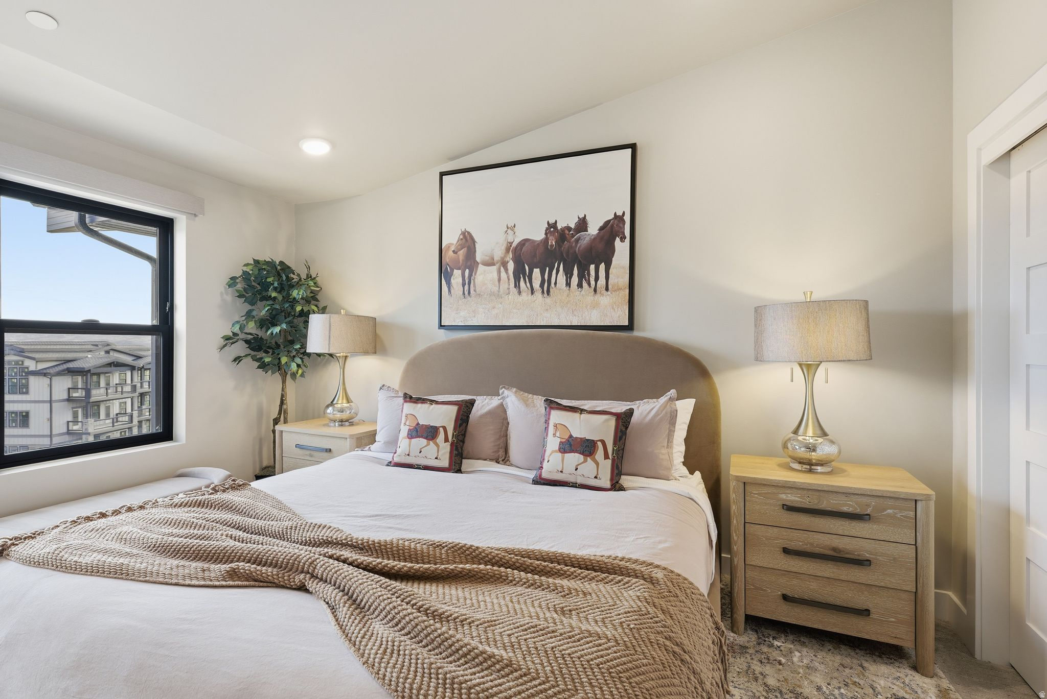 MAYFLOWER LAKESIDE - Residential